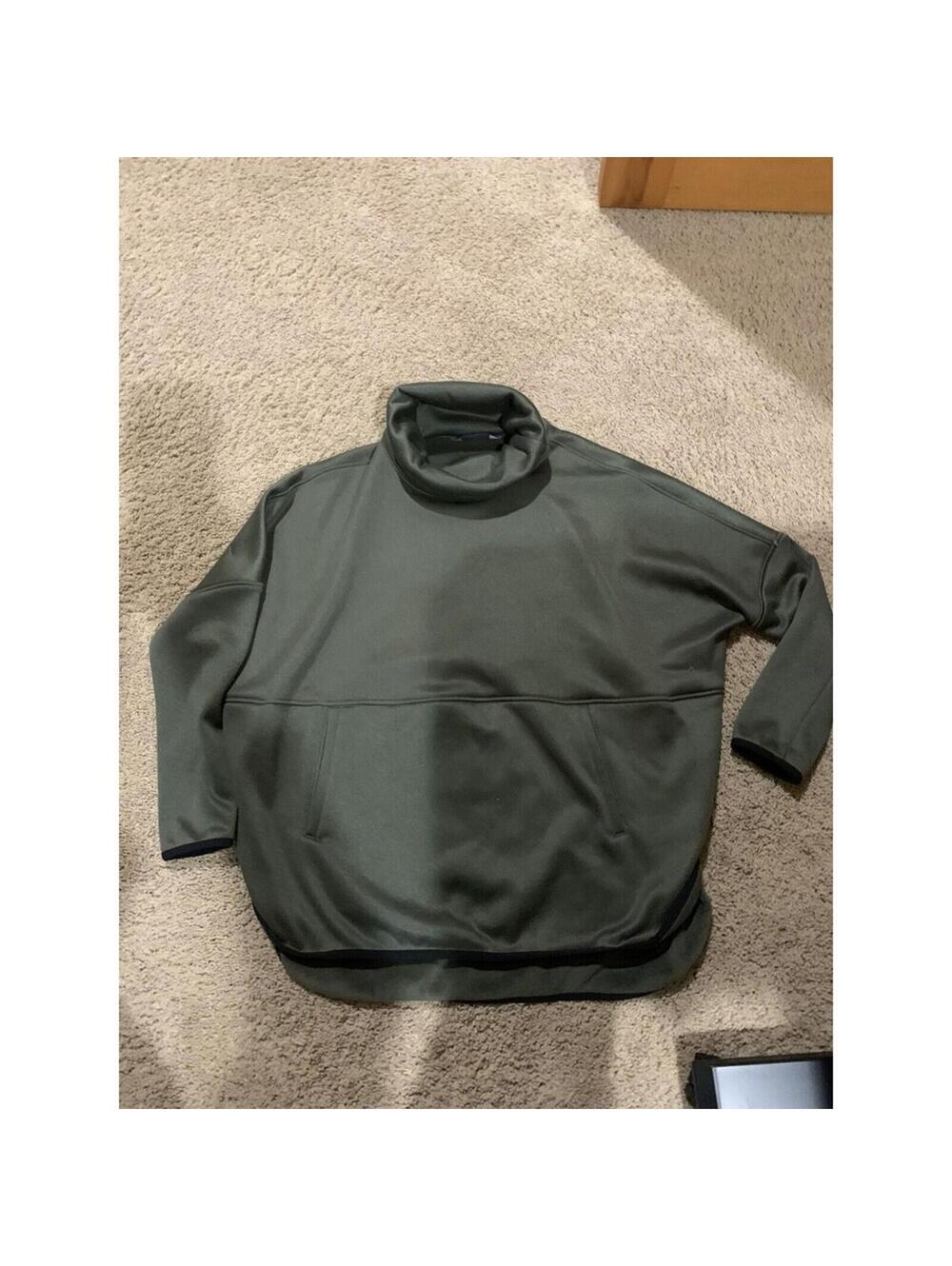 The North Face Women's Olive green Canyon Flats Stretch Poncho S/M jacket sweate